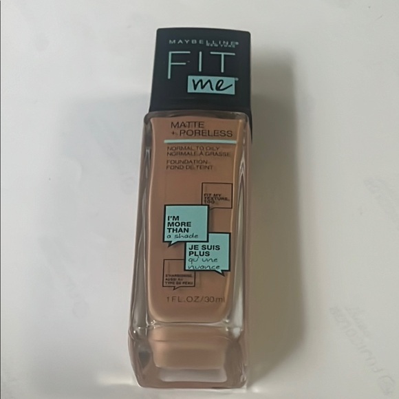 Maybelline Fit Me Matte + Poreless Foundation - Natural Beige Normal‎ to oily - Picture 1 of 5
